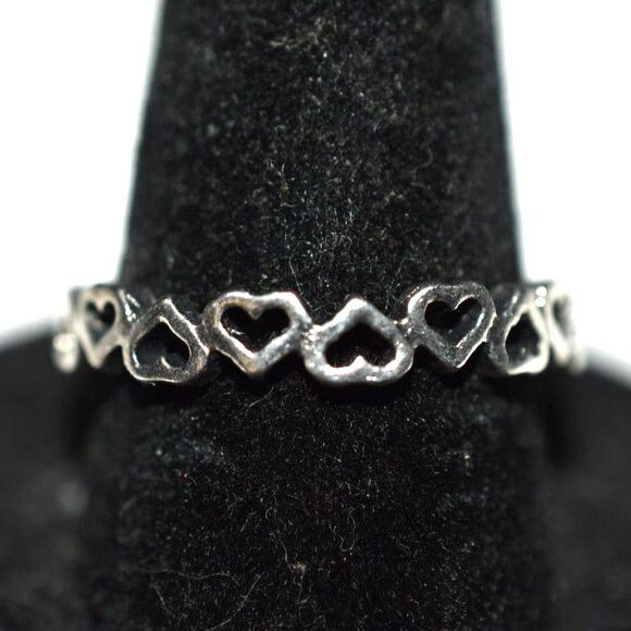 NWOT For All Eternity Band Of Hearts Silver Tone Metal Alloy Size 8 Unisex Ring - Picture 1 of 3